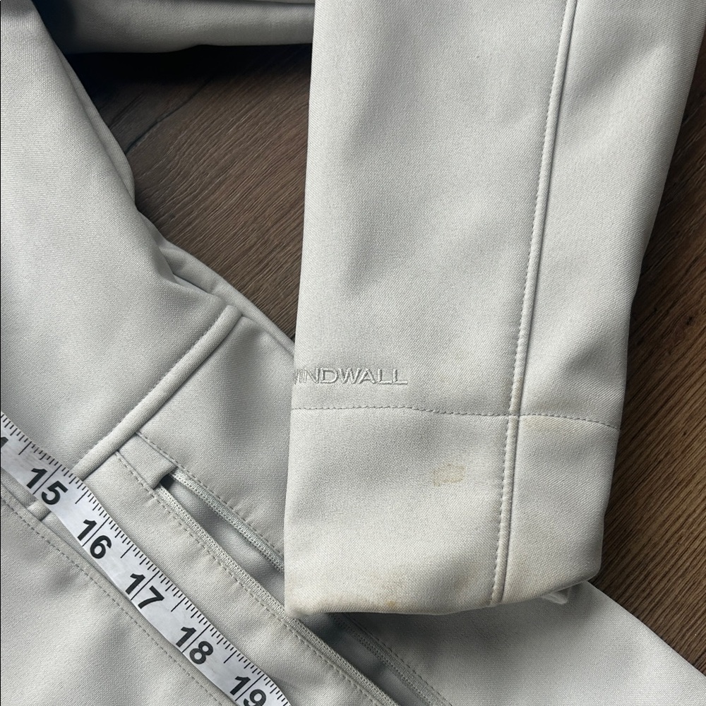 The North Face Women's White Ski Jacket ! Medium - Picture 5 of 9